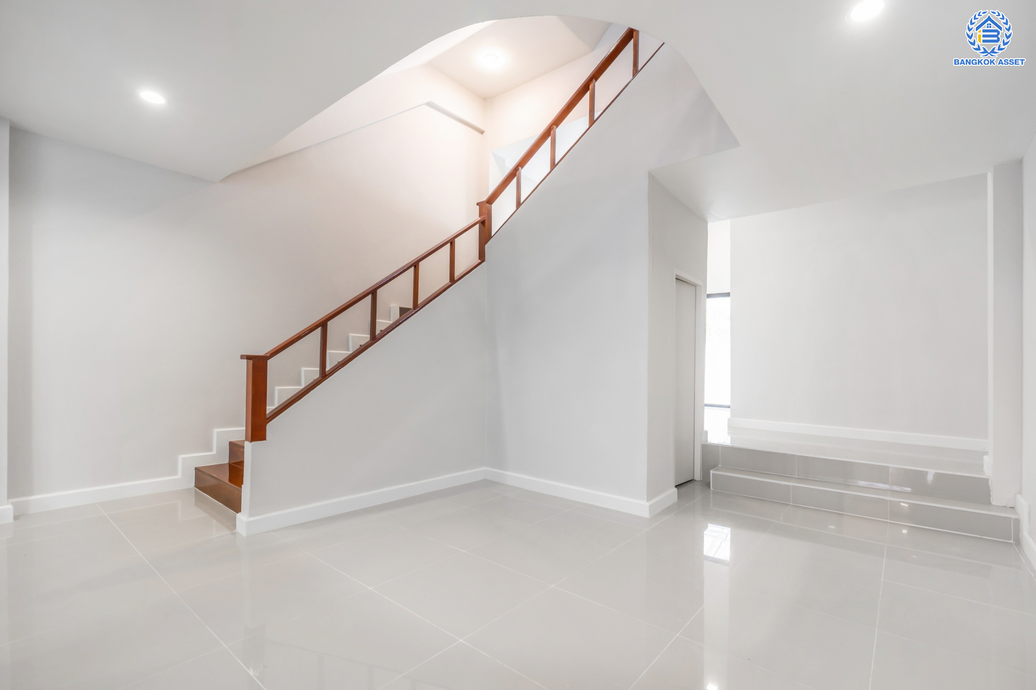 บ้านมือสองตกแต่งใหม่ ม.เน็พปาร์ควิลล่า เกษตร-นวมินทร์ ทาวน์โฮม 3 ชั้นหลังใหญ่ เนื้อที่ 30 ตร.ว. ฟังก์ชัน 3 ห้องนอน 4 ห้องน้ำ (ห้องนอนทุกห้องมีห้องน้ำในตัว) 1 ที่จอดรถ Living Roomก กว้างขวาง บนทำเลใจกลางเมือง! เชื่อมต่อทั้ง ถ.ประเสริฐมนูญกิจ, ถ.ลาดพร้าว, ถ.รามอินทรา ใกล้ The Walk เกษตรนวมินทร์, ทางด่วนรามอินทรา และรถไฟฟ้าสายสีน้ำตาล "สถานีโรงเรียนสตรีวิทยา2"...